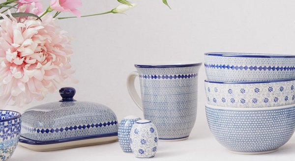 Bunzlauer Keramik Geschirr in weiß-blauen Dekoren